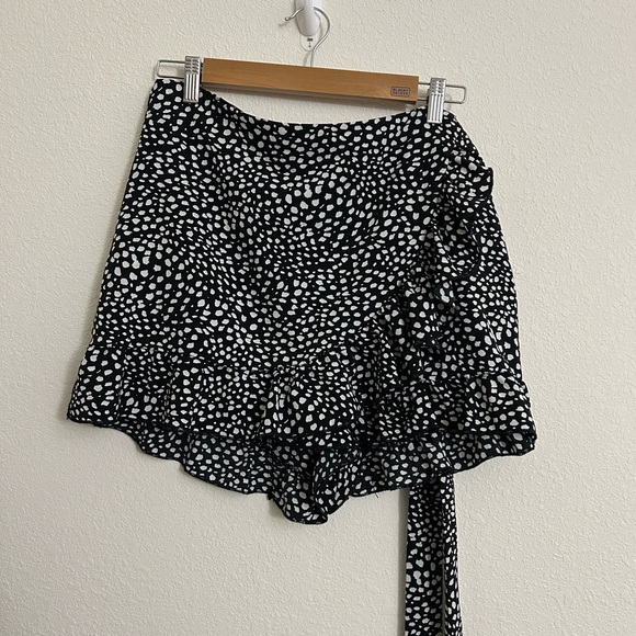 SHEIN Black and White Polka Dot Mini Skirt - Picture 1 of 2